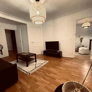  Apartamento Chic On The Famous Shopping Rue Du Faubourg Saint-honore Street